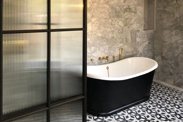 frosted-glass-divider-in-bathroom frosted-glass-divider-in-bathroom